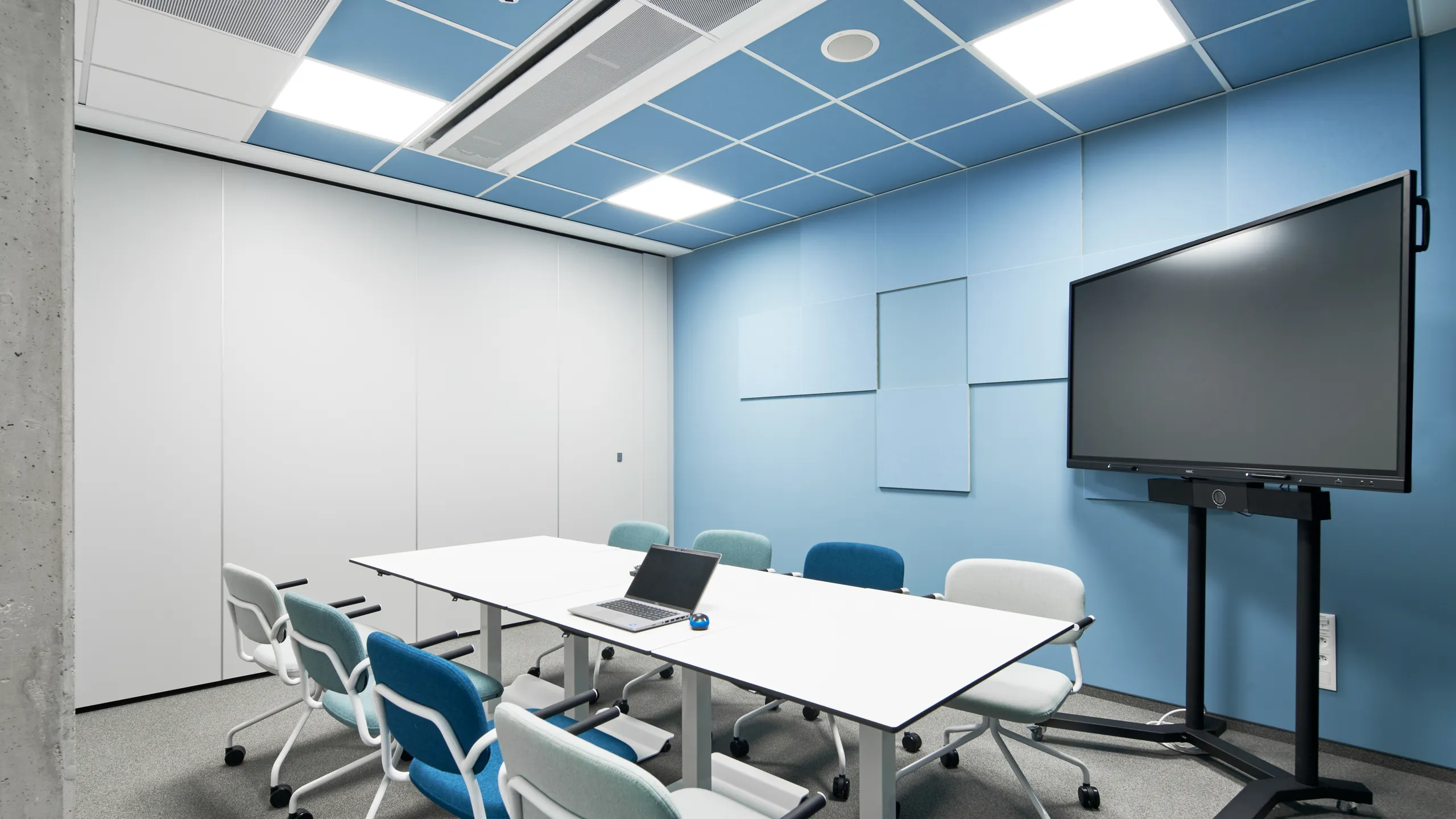 Consulting Room in ROCKWOOL GBS 4th Floor Offices Poznań in Poznań Poland with Rockfon Color-all