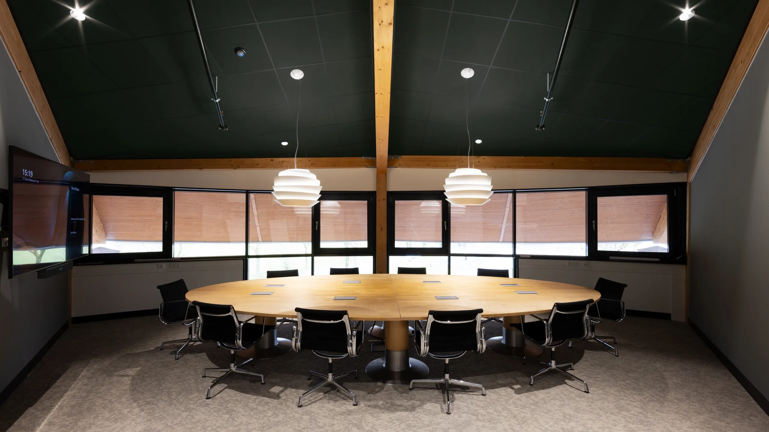 Meeting Room in Bureaux de SABA in Dinxperlo Netherlands with Rockfon Color-all A-Edge