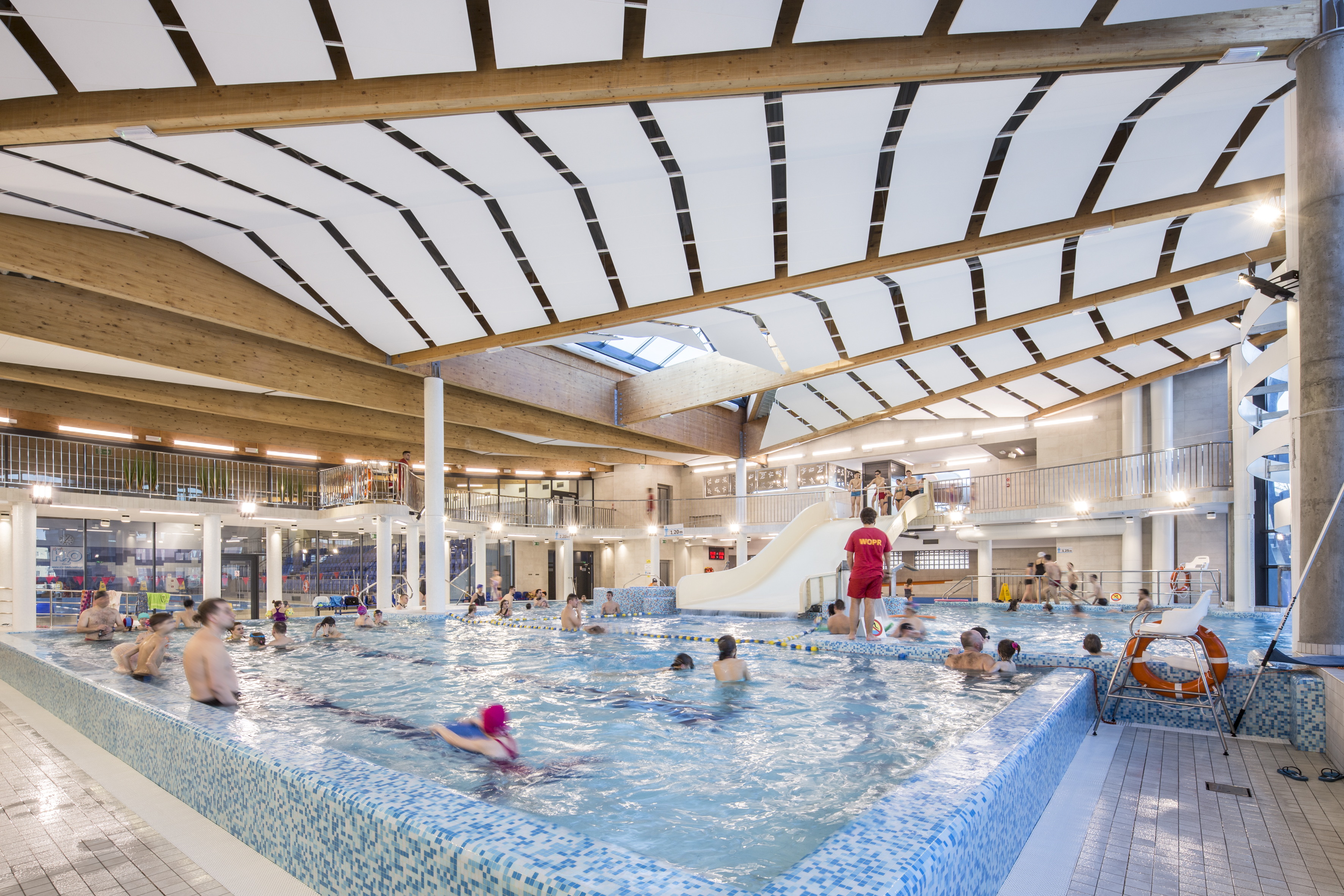 Aqua Lublin with Rockfon Sonar for the swimming pool ceiling design
