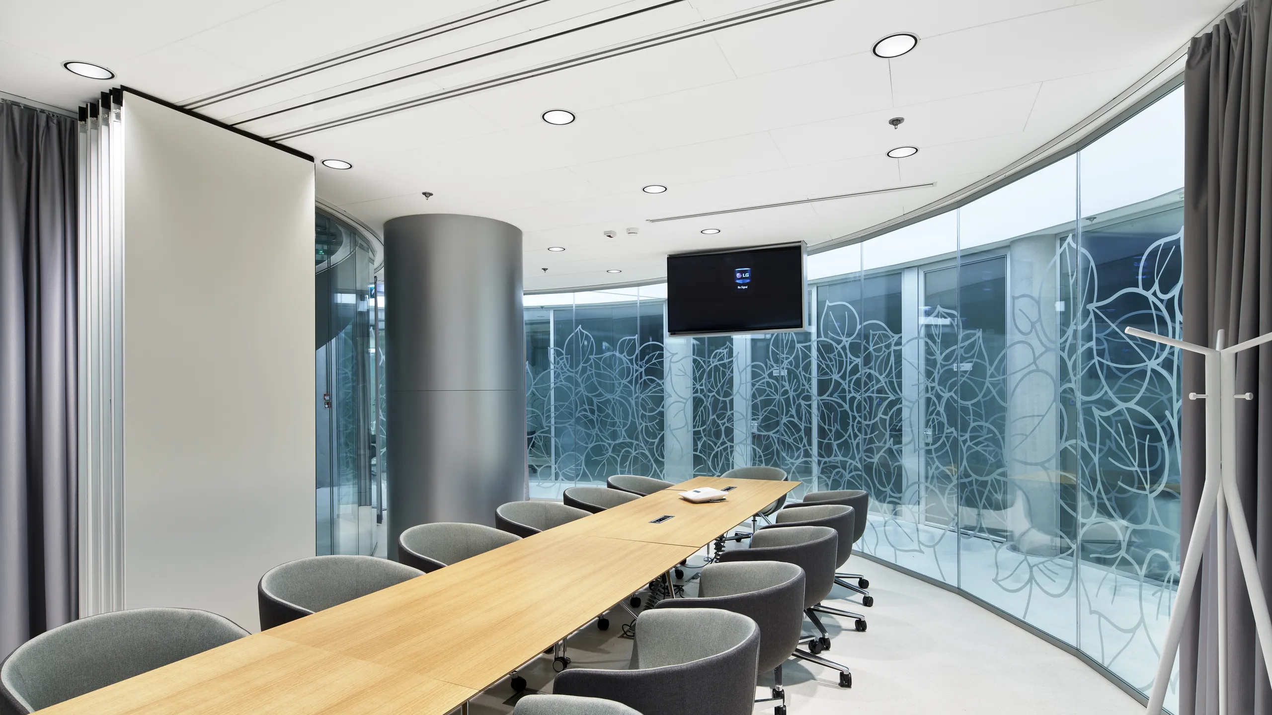 Meeting room in The Bank of Poland - Rotunda in Warszawa Poland with Rockfon Blanka D-EdgeRockfon System T24 Stepped Z D