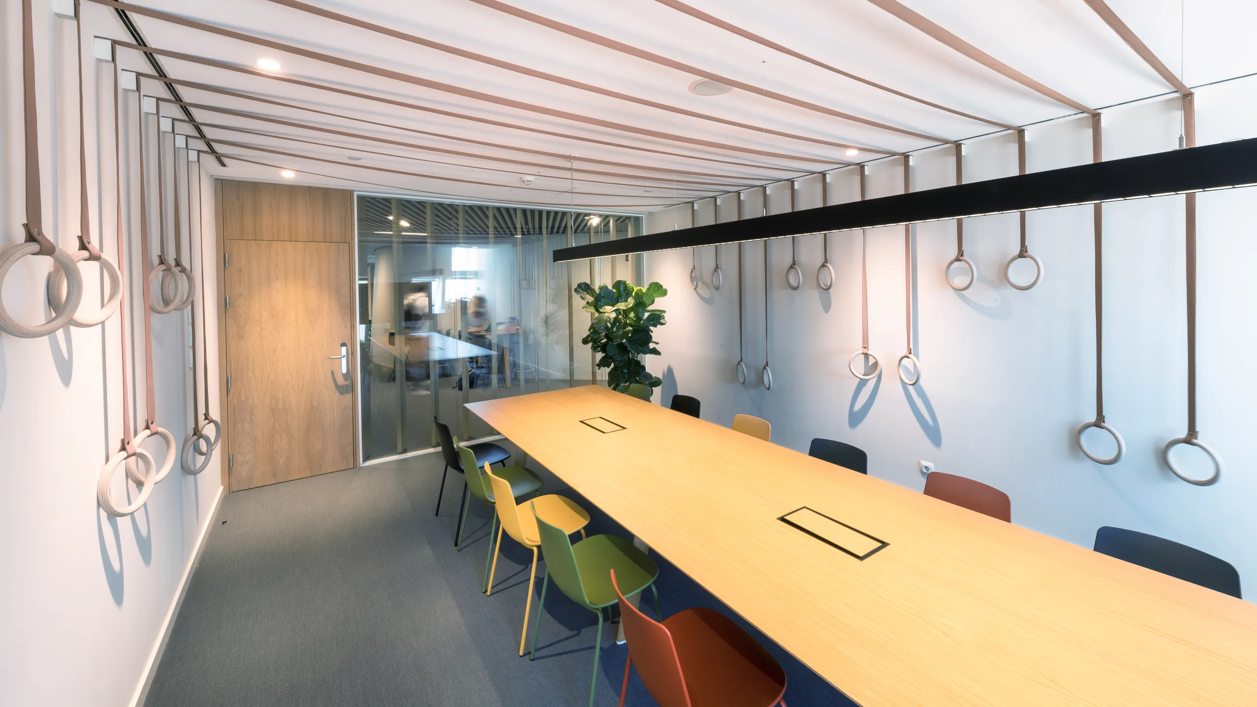 Meeting Room in COWORKING LOOM GLÒRIES in Barcelona Spain with Rockfon Mono Acoustic TE-Edge