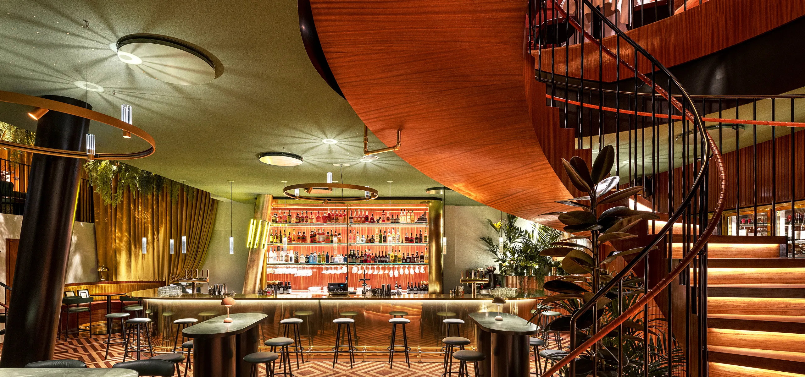 Restaurant green and wood ceiling design