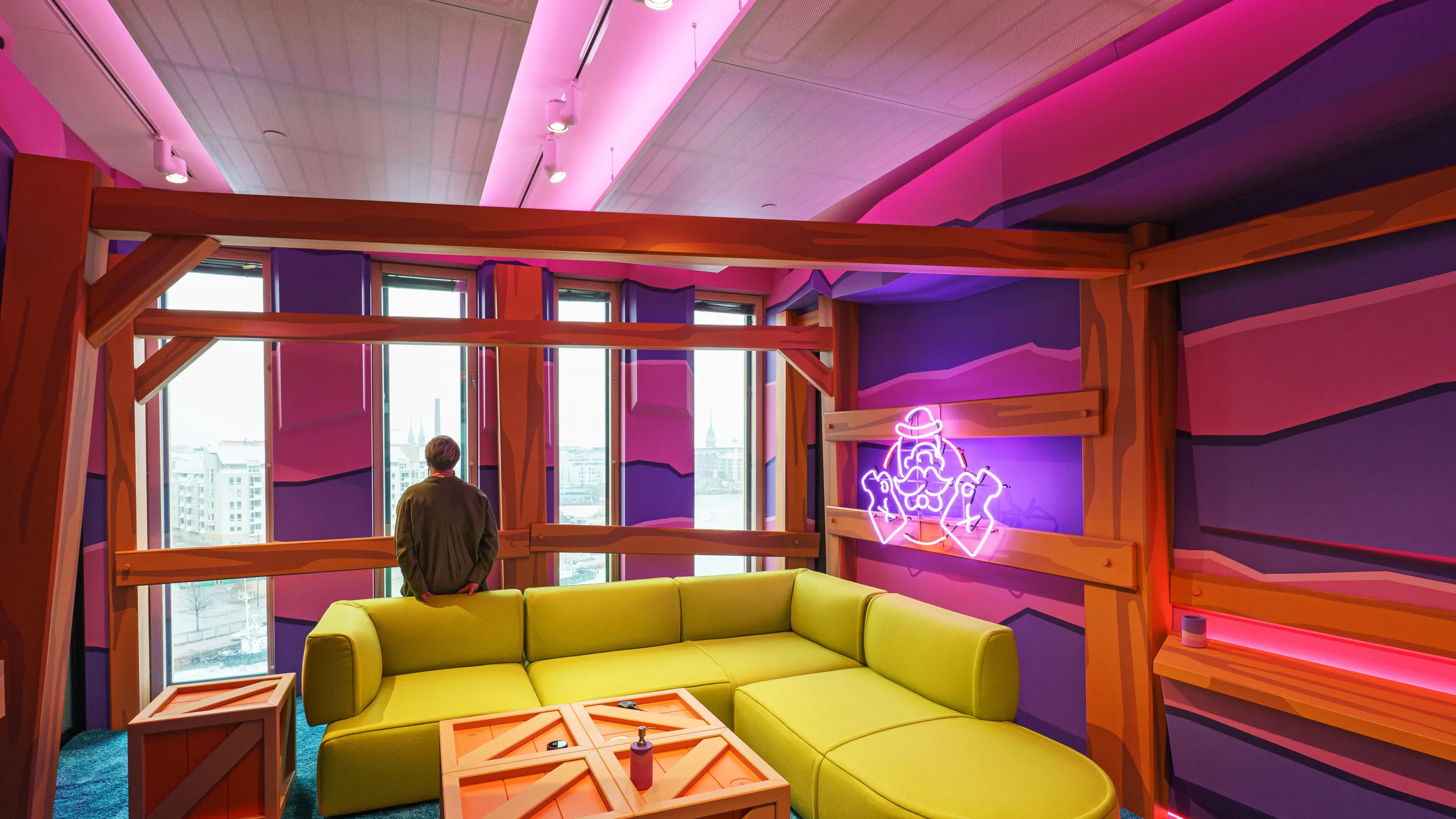 Meeting room in office Wood City in Helsinki Finland with Rockfon Blanka in As-edge